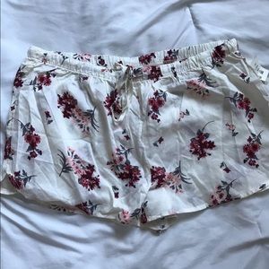 NWT Thin Floral Cream Shorts